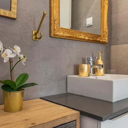 Lovelystay - Sunny 1bdr W/terrace *