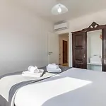 Lovelystay - Sunny 1bdr W/terrace Apartament *