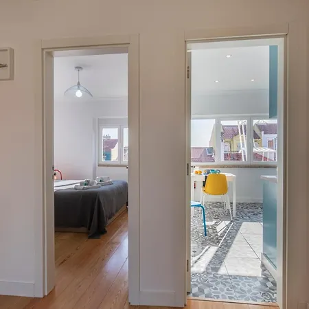 Lovelystay - Sunny 1bdr W/terrace Apartment Lisbon
