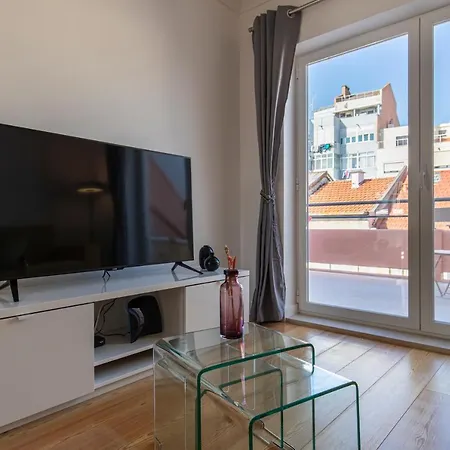 Lovelystay - Sunny 1bdr W/terrace * Lisbon